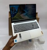 Lenovo IdeaPad 15 – PC Portable Neuf 15 SSD 256 Go & 8 Go RAM